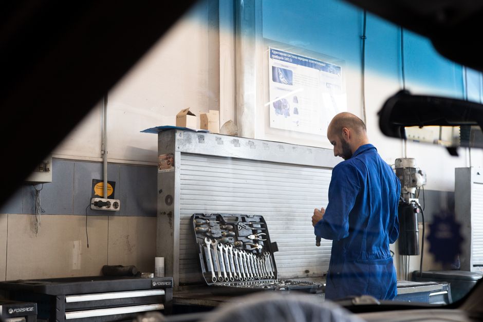 Mechanic using impact wrench for tire installation